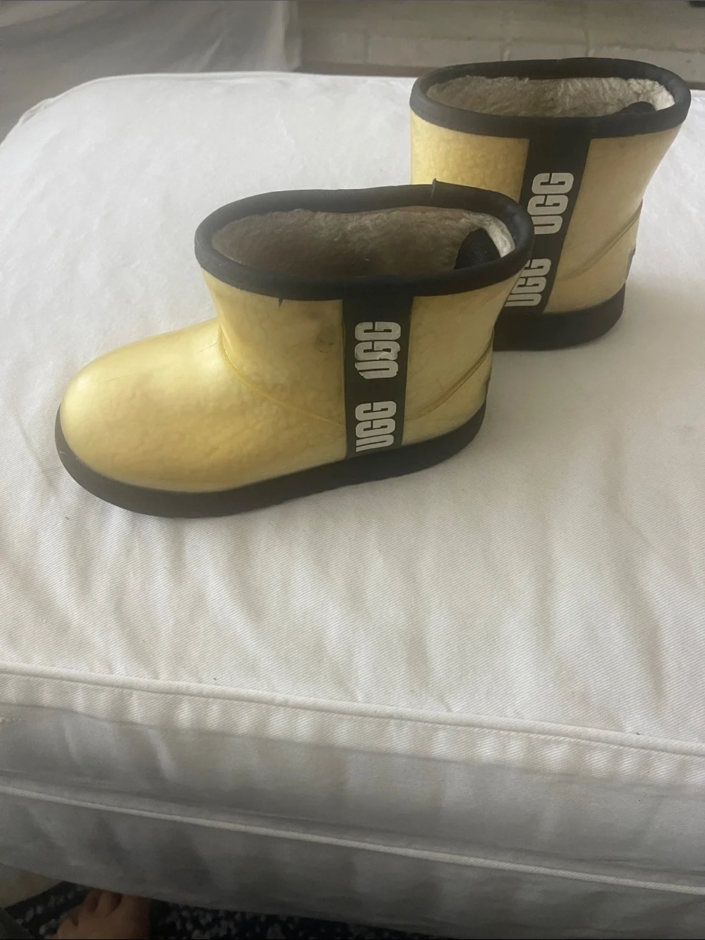 UGG Kids' Size 2? Yellow Shearling-Lined Ankle Boots